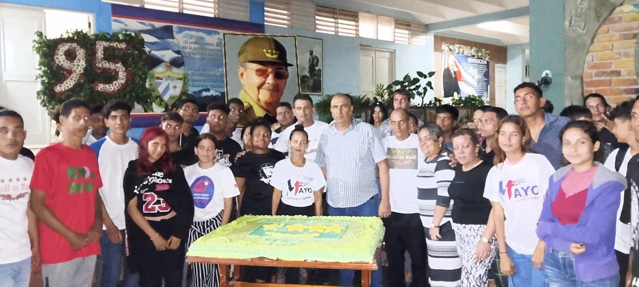 cumpleaños Raúl UJC tunera