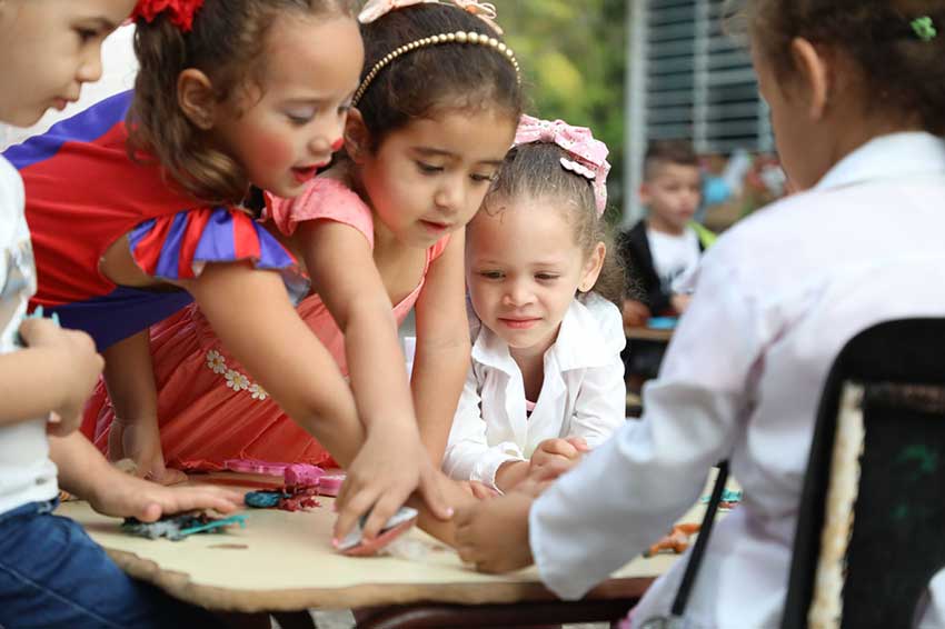 Celebración por el aniversario 65 de la creación de los círculos infantiles en Cuba 