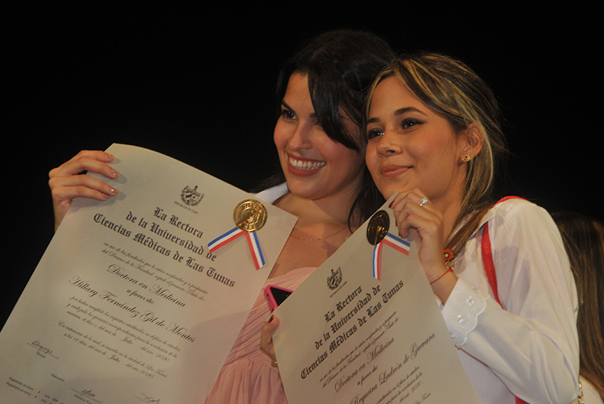 graduacion ciencias medicas2