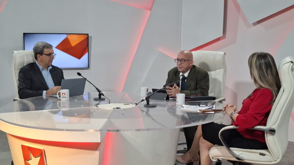 mesa redonda mes educacion mayo 2026