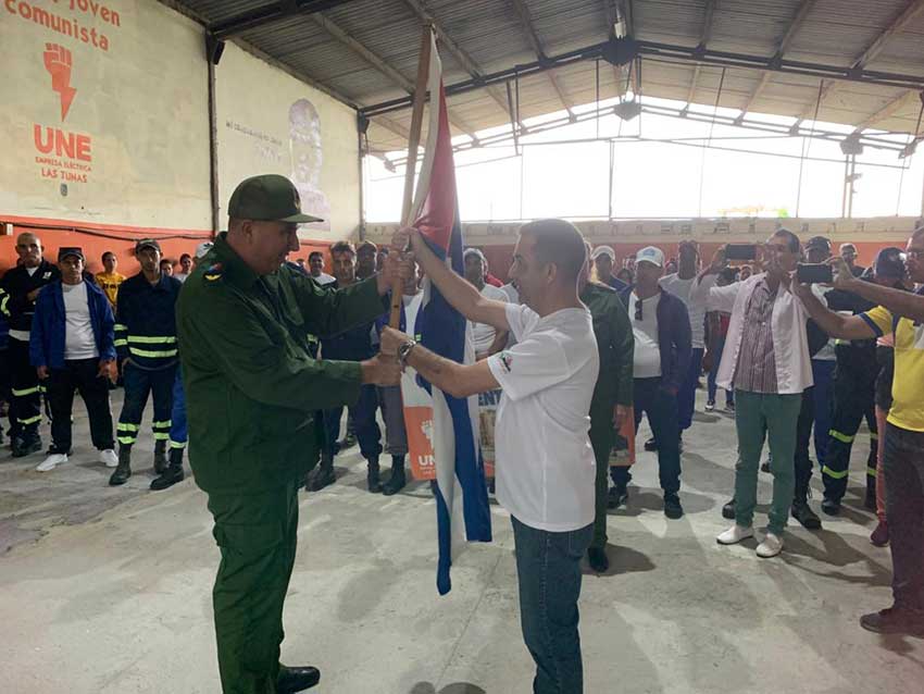 "Eléctricos" de Las Tunas contribuyen con la recuperación del sector en Santiago de Cuba.