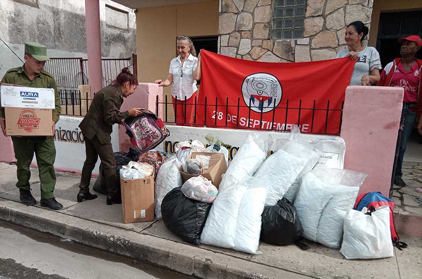 Combatientes del Minint en Las Tunas entregan donativo a los CDR