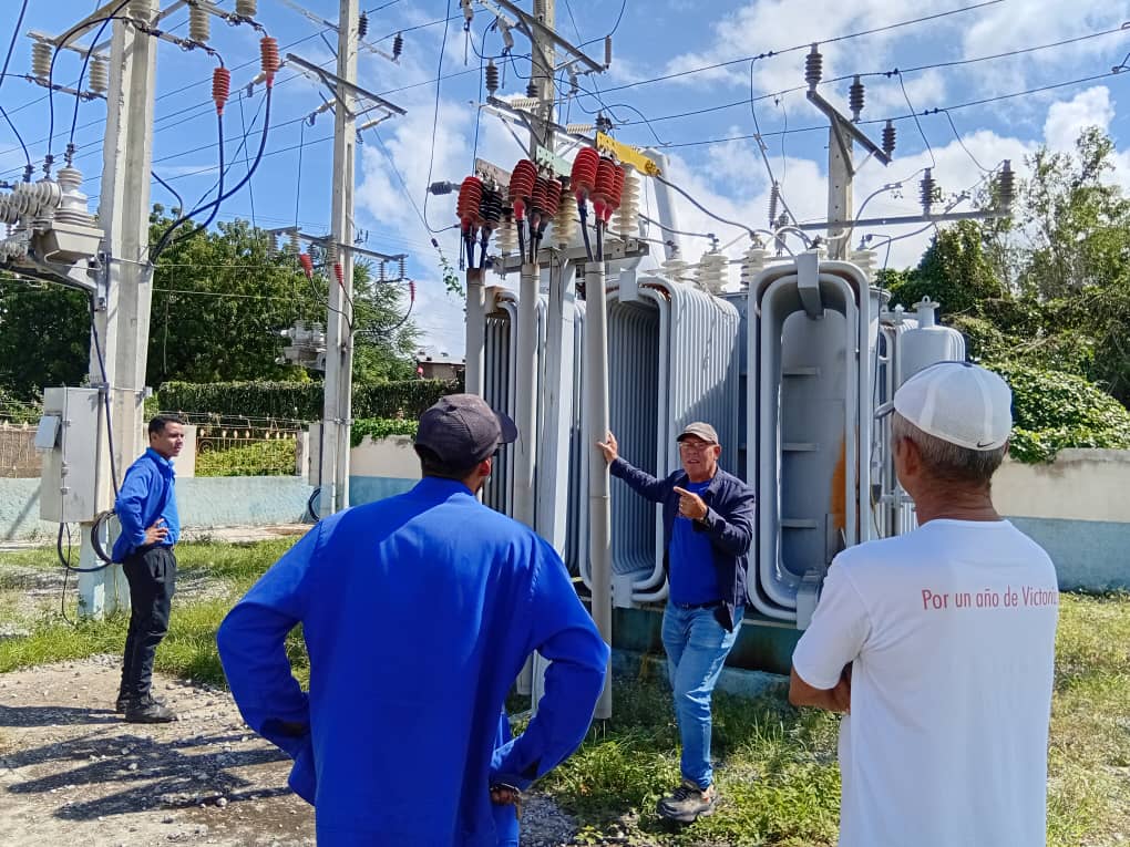 empresa eléctrica arregla avería Puerto Padre 1