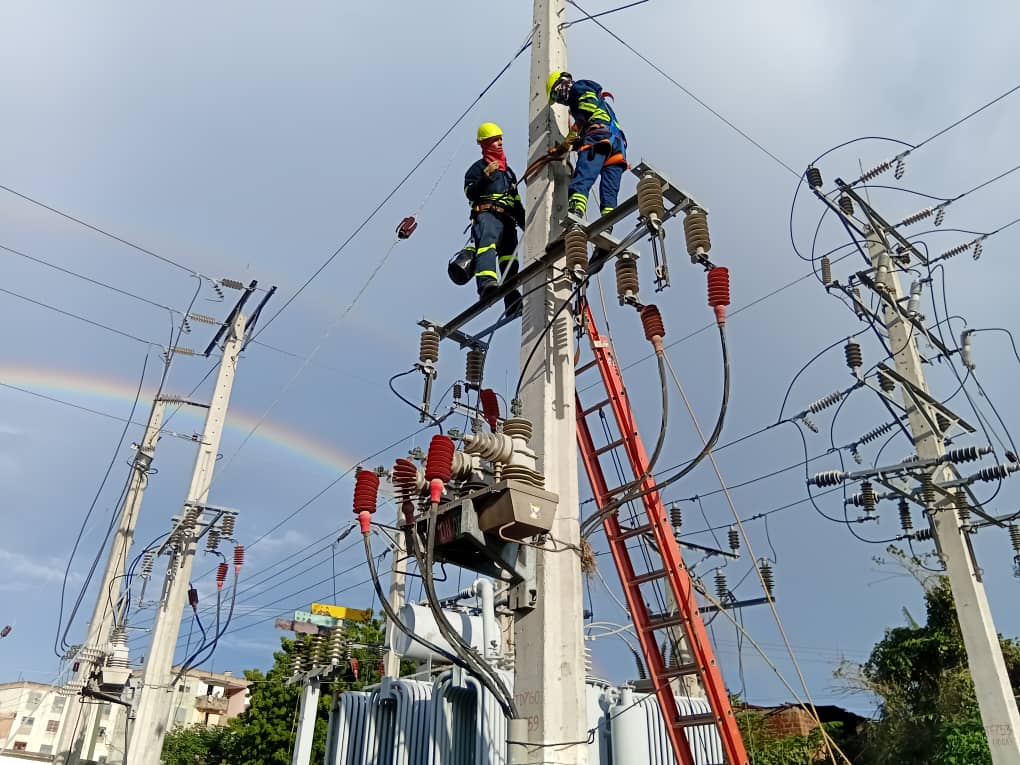 empresa eléctrica arregla avería Puerto Padre 4