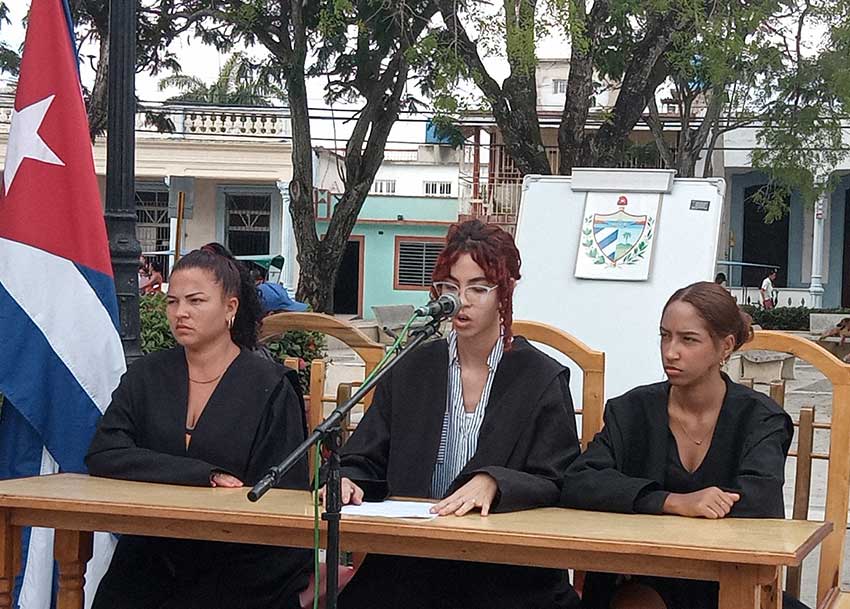 Acto simbólico de juicio oral y público de condena al bloqueo.