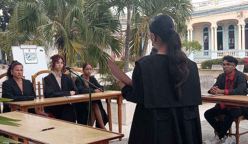 Acto simbólico de juicio oral y público de condena al bloqueo.