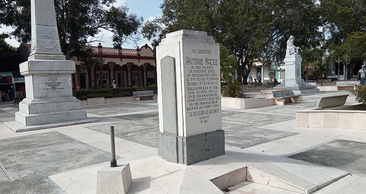 busto de Maceo 4