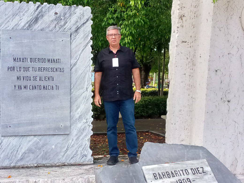 doctor Félix Julio en Manatí foto tomada de Facebook