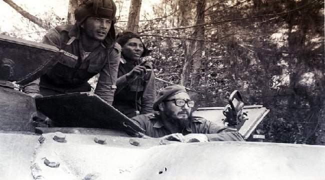 Fidel in the combat of Playa girón