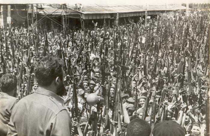 El Comandante en Jefe Fidel Castro Ruz proclamó el carácter socialista de la Revolución.