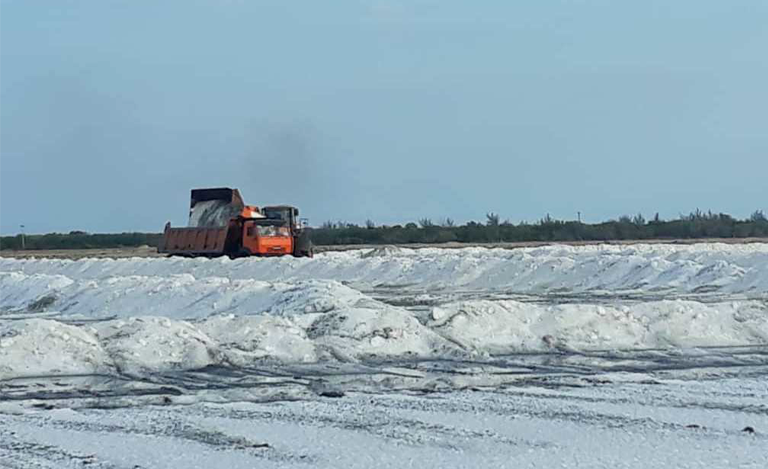 Las Tunas Salt Industry does everything possible to improve the working conditions.