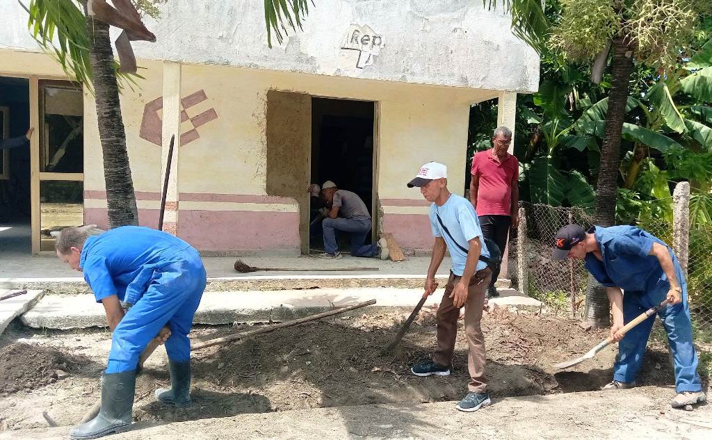 Refurbishment work on the premises that will be used as the new children's house in Chaparra.