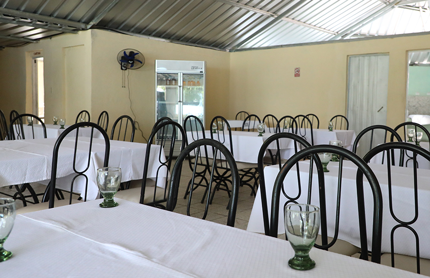 The 30 de Diciembre Motel is working wit the accommodation and food services.