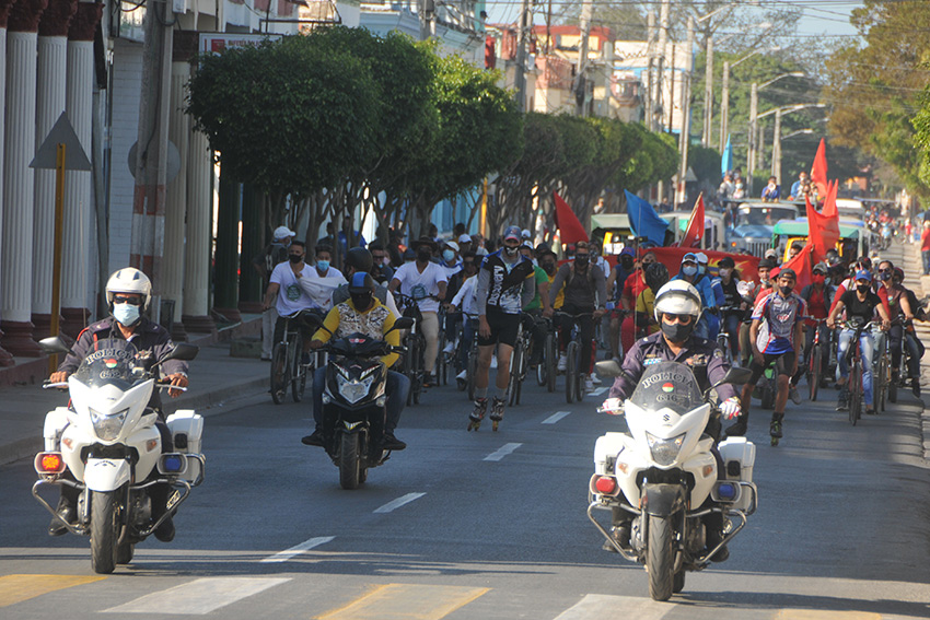 Youth bike ride in Las Tunas