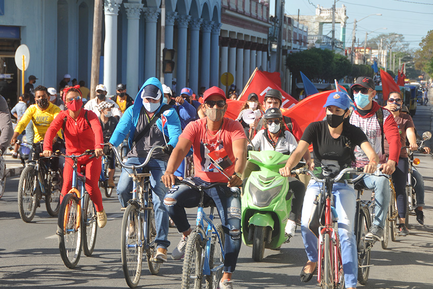 Youth bike ride in Las Tunas