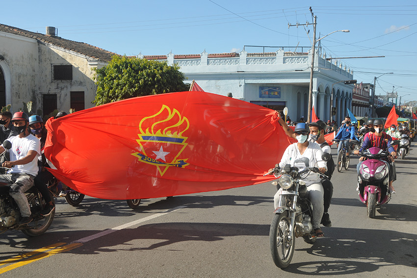 Youth bike ride in Las Tunas