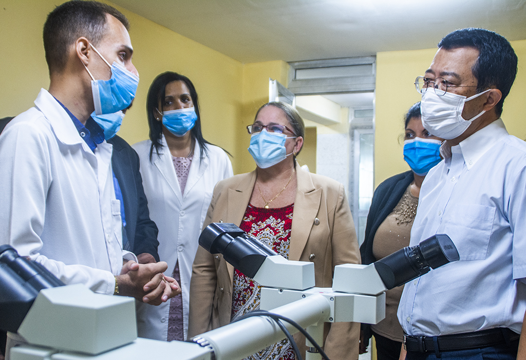 Japan Ambassador visited the Dr. Ernesto Guevara Hospital