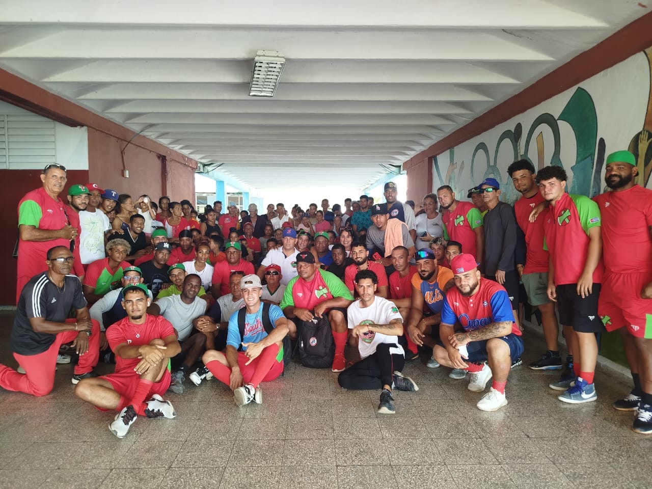 peloteros evacuados las tunas