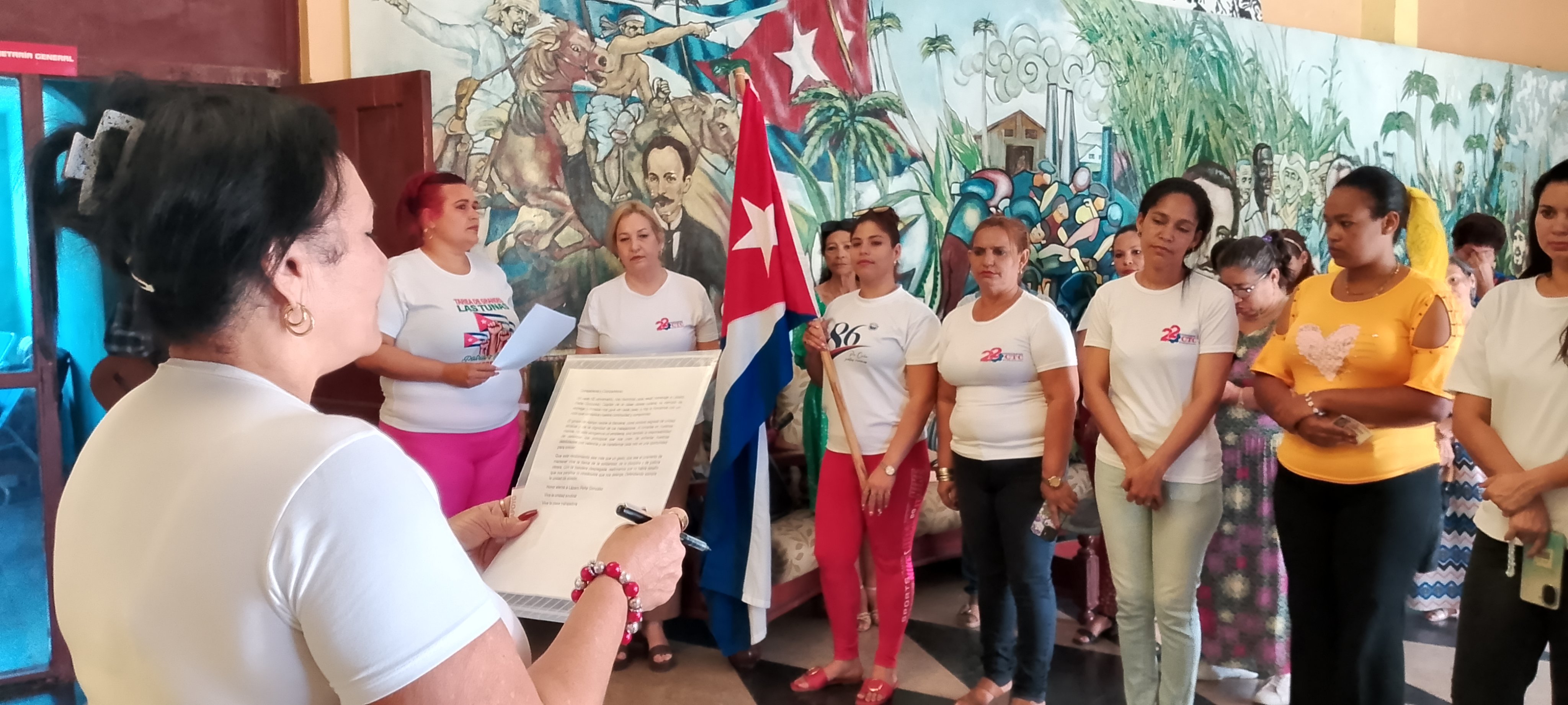 LaCTC1 acto de homenaje a Lázaro Peña y de abanderamiento de grupo de apoyo CTC Las Tunas