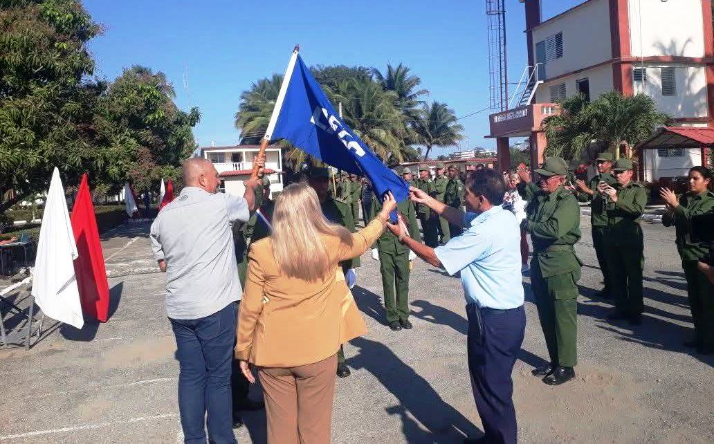 Laproeza1 Bandera Proeza Laboral Sntcd Región Militar Las Tunas