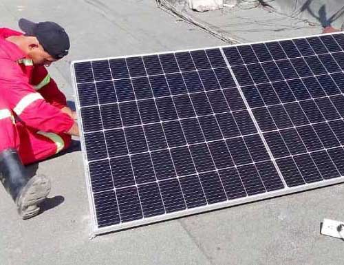 Copextel instala los paneles  asignados.