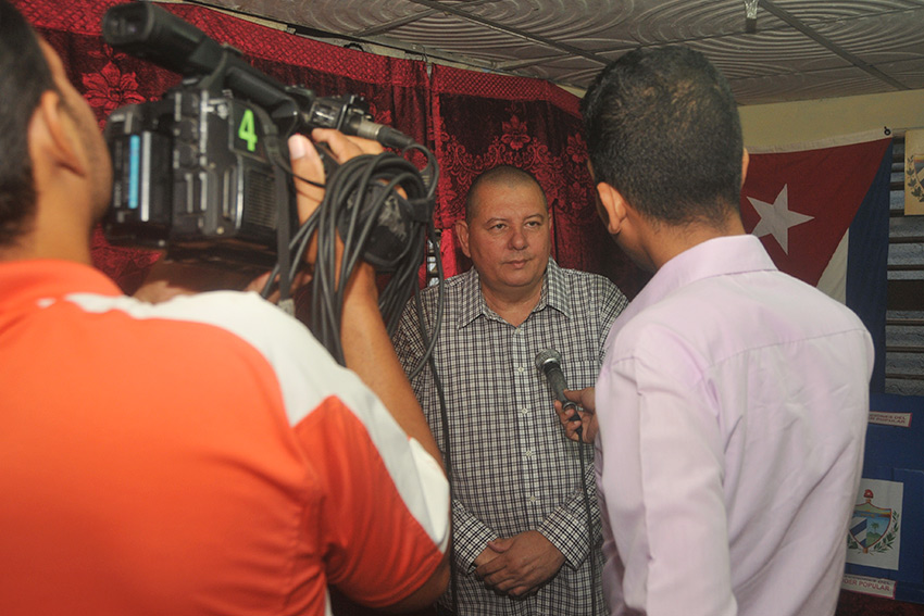 Las Tunas' First PCC Secretary after cast his vote in municipal elections