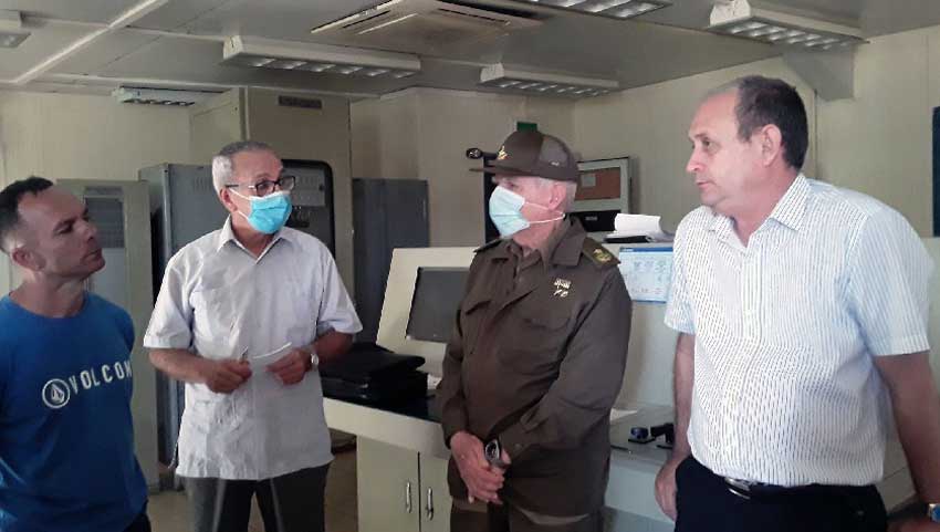 El Comandante de la Revolución Ramiro Valdés Menéndez, viceprimer ministro de la República de Cuba, recorrió  dos centrales eléctricas de generación distribuida en Las Tunas