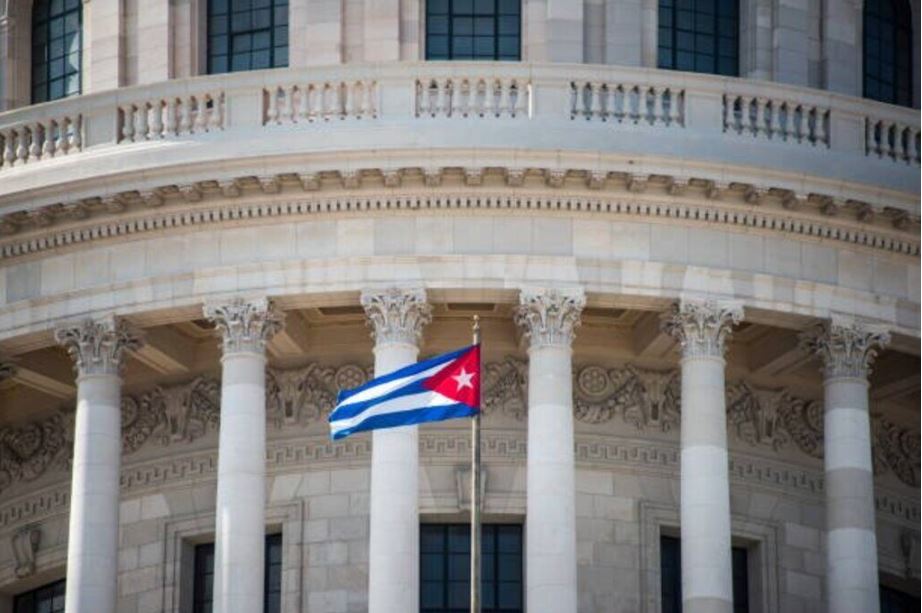 Bandera cubana en el Capitolio de La Habana