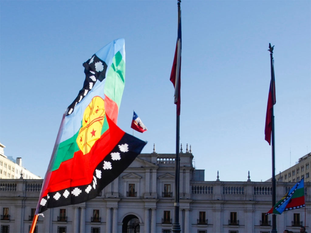 Chile La Moneda Bandera Mapuche