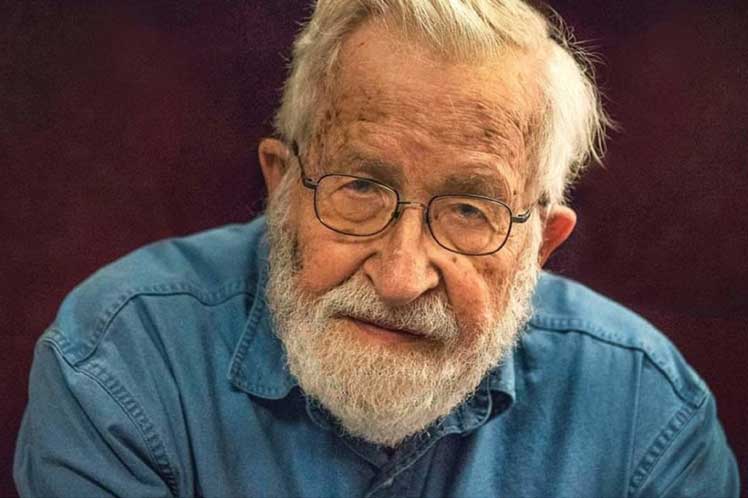 Chomsky denuncio que elite 