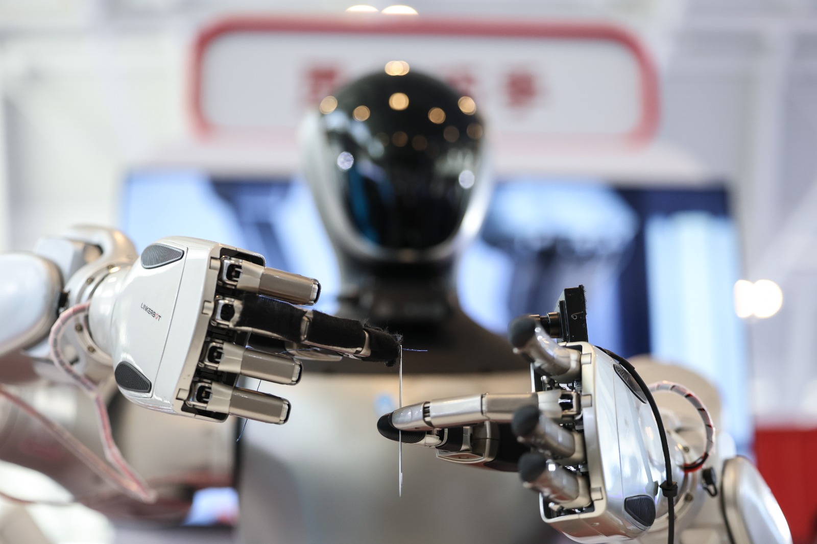 El experimento viral de los robots en China 1