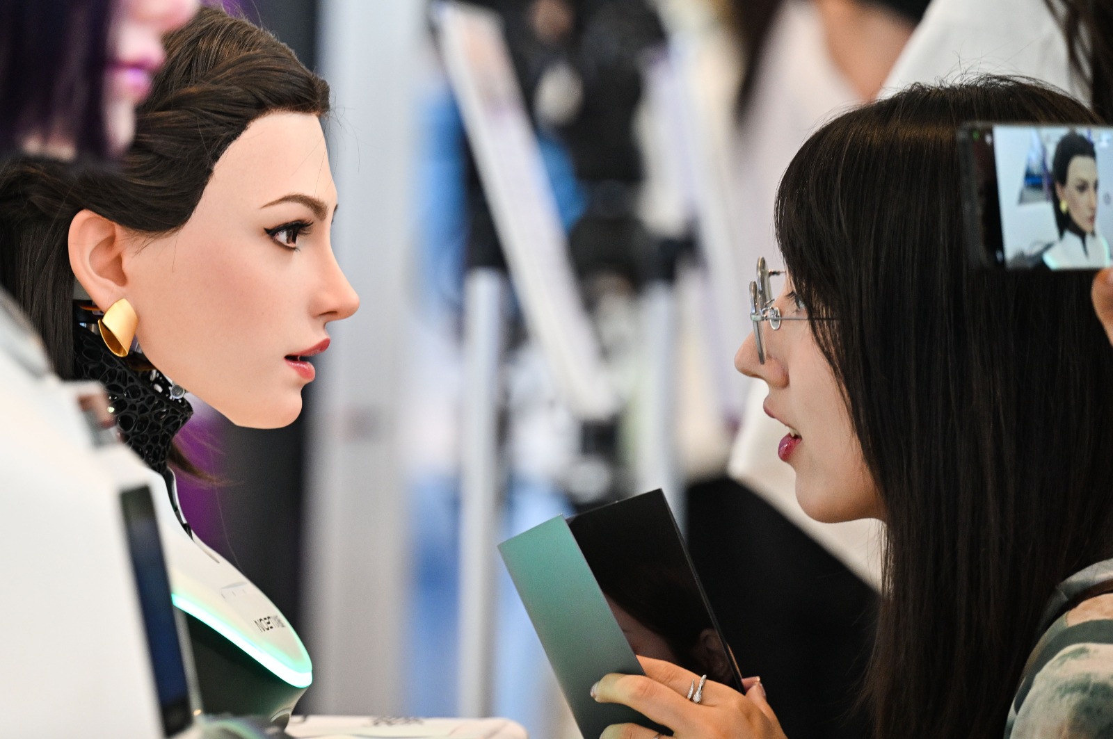 El experimento viral de los robots en China 2
