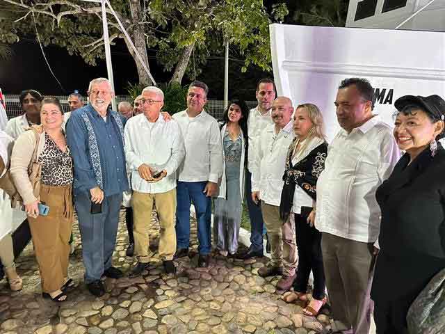 Develan escultura del Yate Granma en Tuxpan