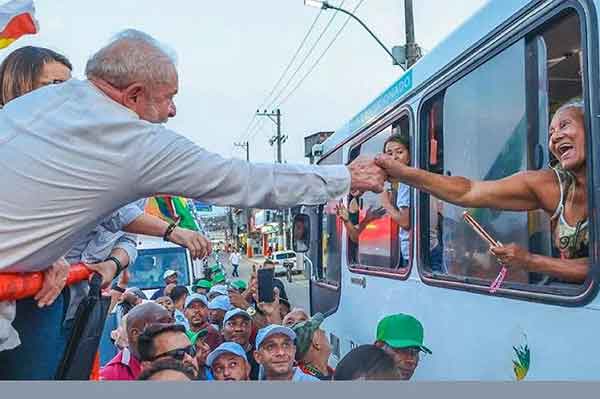 Former President Luiz Inácio Lula da Silva fulfills his street electoral campaign in Rio de Janeiro 