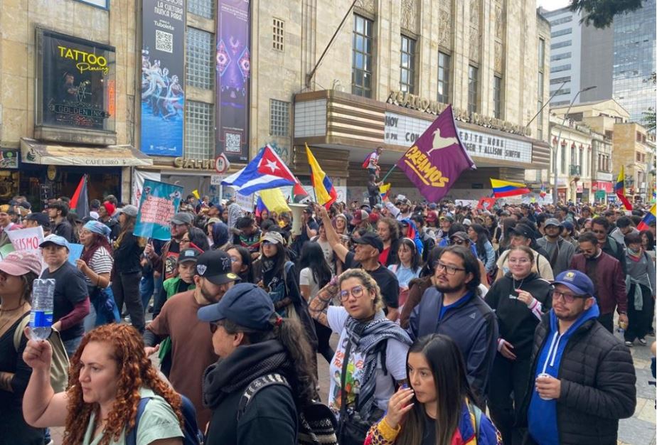 Manifestación en Bogotá contra el bloqueo de EEUU a Cuba