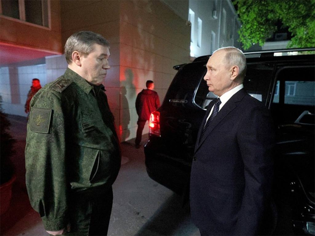 Putin Visita Cuartel General FFAA Rostov del Don1