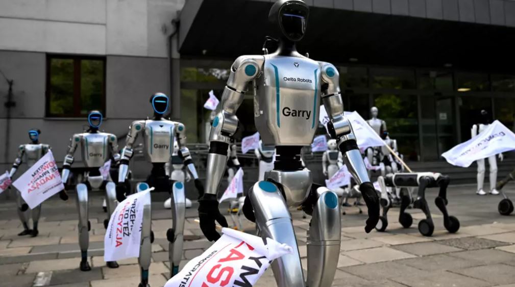 Robots protestan contra la IA en Polonia