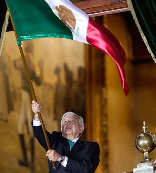 Fireworks followed the Grito de Independencia, with "vivas" to the patriotic heroes.​​​