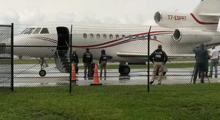 avion maduro 0
