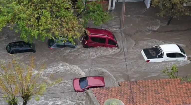 inundaciones en la ciudad argentina de bahia blanca