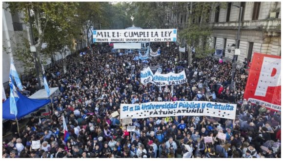 marcha anti reformas educativas Milei