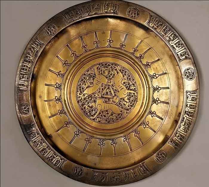 The photo shows an Iranian tray featuring a three-hare symbol.