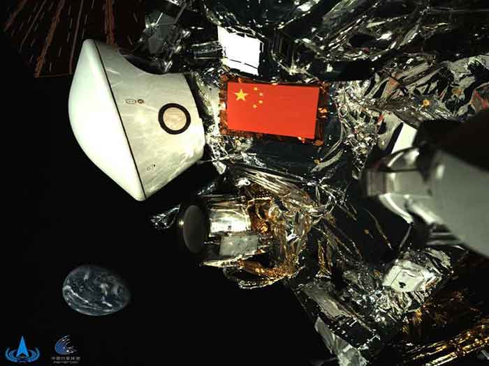 Imagen adquirida por una cámara de monitoreo montada en el brazo robótico de la sonda Tianwen-2.