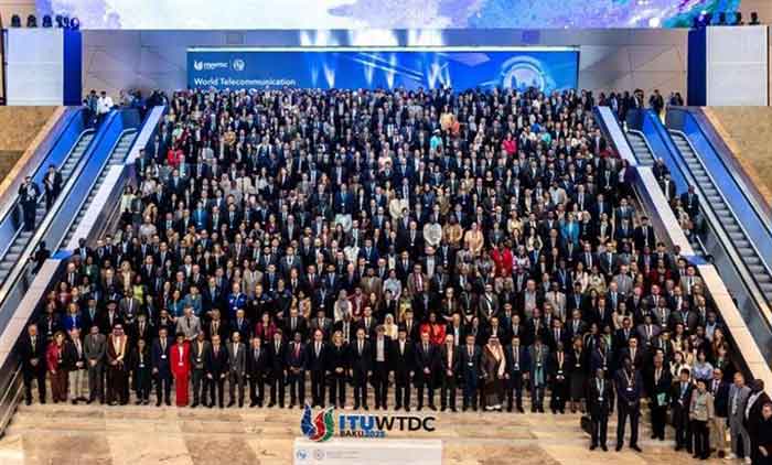 Los delegados adoptaron la Declaración de Bakú y el Plan de acción donde se definen las prioridades e iniciativas para el futuro del desarrollo digital .