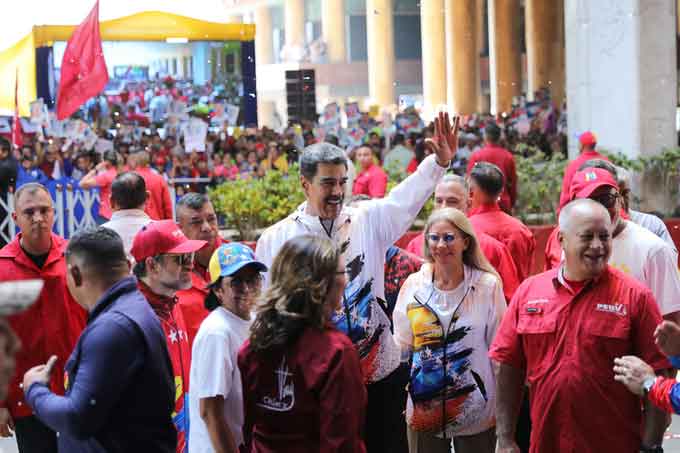 El Partido Socialista Unido de Venezuela (PSUV) presentó a Nicolás Maduro como su aspirante.