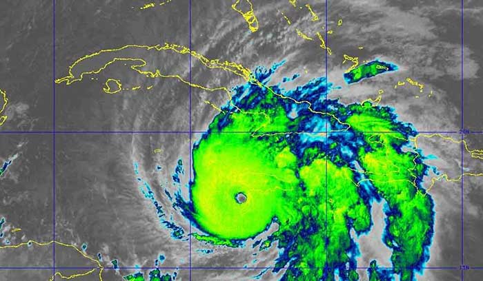Melissa ya se aproxima a Jamaica como huracán categoría 5.