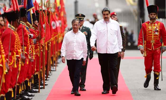 El presidente de Venezuela, Nicolás Maduro, recibió hoy a su homólogo de Colombia, Gustavo Petro