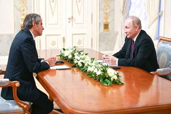 Russian President Vladimir Putin met today in St. Petersburg with the director general of the International Atomic Energy Agency (IAEA), Rafael Grossi