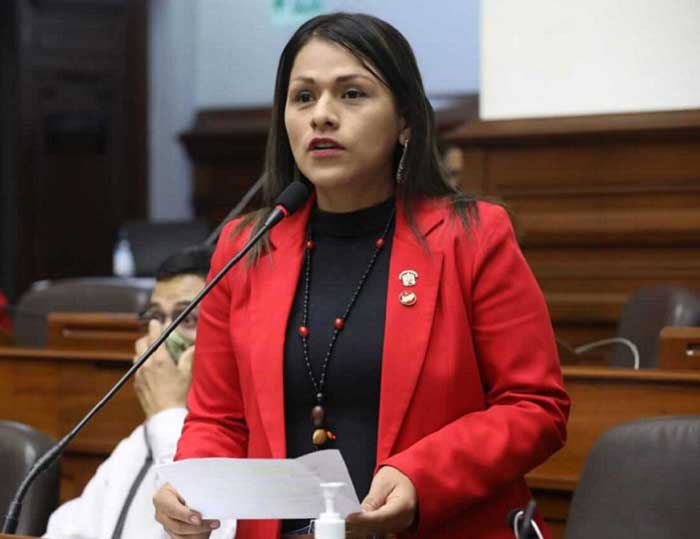 Congresista peruana Silvana Robles