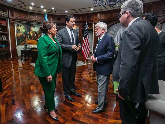 El canciller hondureño, Enrique Reina calificó la reunión de muy cordial, en la cual las partes también hablaron sobre los temas que busca Honduras para mantener una relación fluida con Estados Unidos.